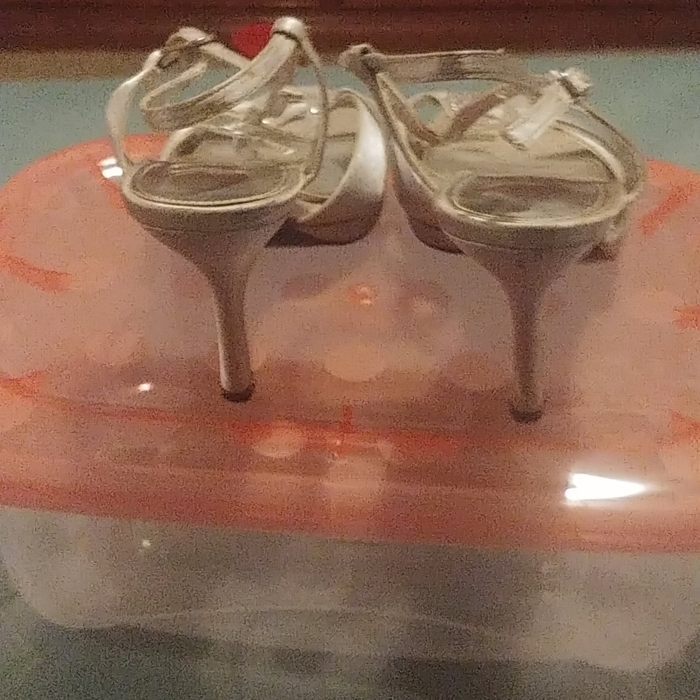 Heels - Picture 3 of 4